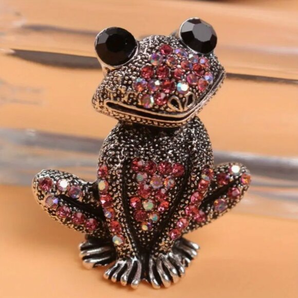 Sparkly Crystal Frog & Antique Design Charm Pink Crystal Goldtoned Brooch Pin - Picture 1 of 4